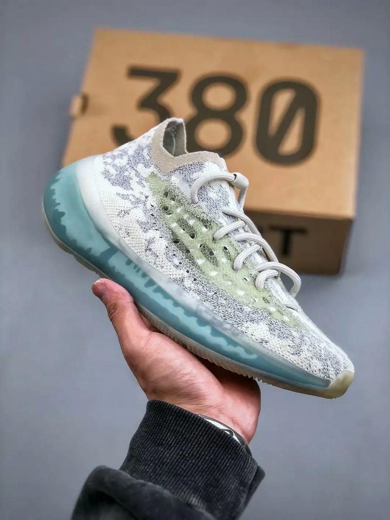 笑谈：‘鞋界奇葩’Yeezy 380，脑洞大开的美学革命