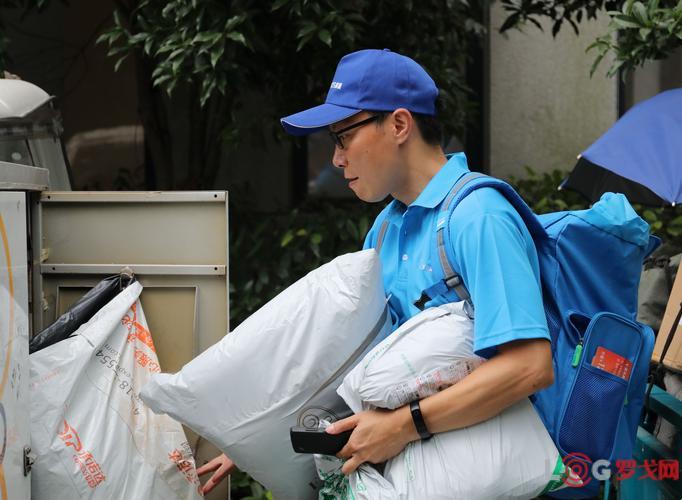 “快递小哥巧遇游戏界潮流双姝，上演一番另类风云录”